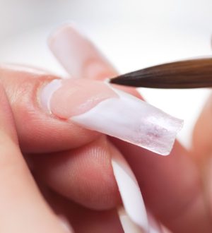 Escuelas de Uñas Acrílicas: 11 Formas de Maximizar tu Inversión